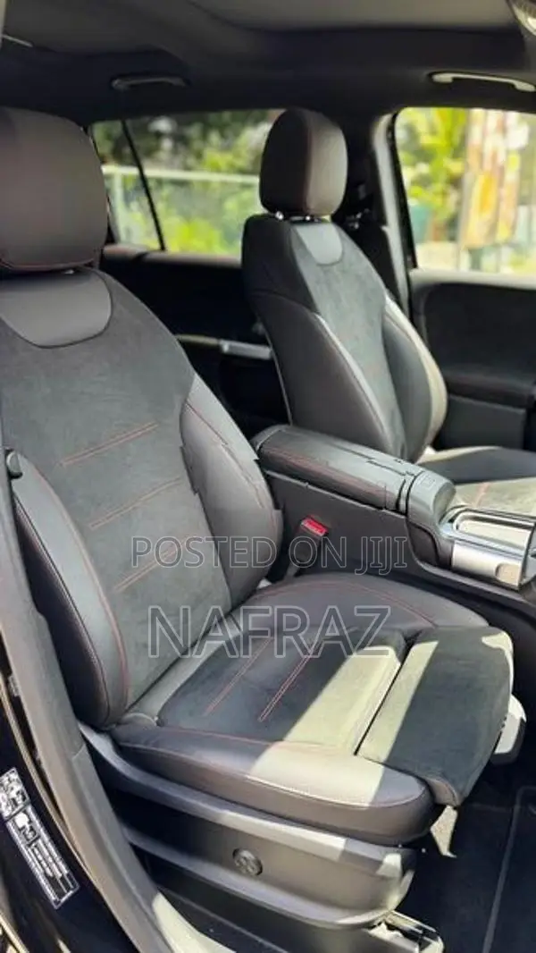 Mercedes Benz GLB 200 2025