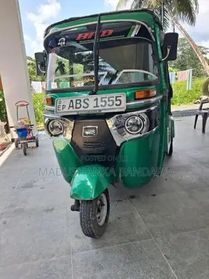 Bajaj RE 2018