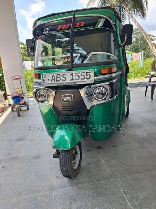 Bajaj RE 2018