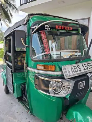 Bajaj RE 2018