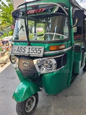Bajaj RE 2018