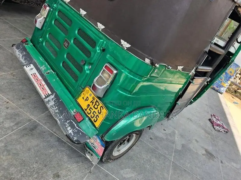 Bajaj RE 2018