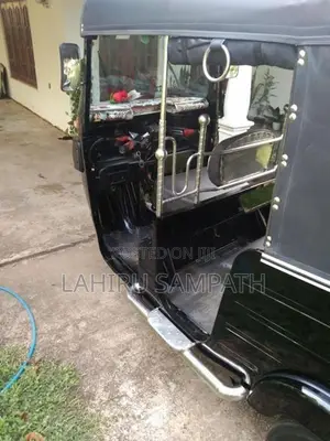 Bajaj RE 2015