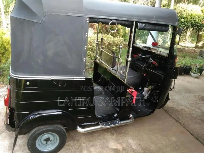 Bajaj RE 2015