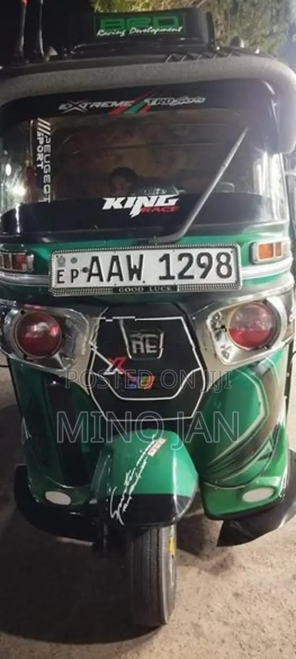 Bajaj RE 2015