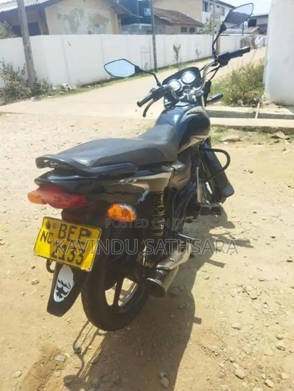 Bajaj Platina 100 2017