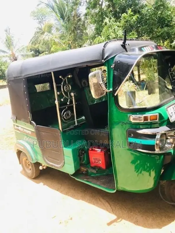 Bajaj RE 2017