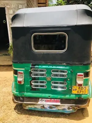 Bajaj RE 2017