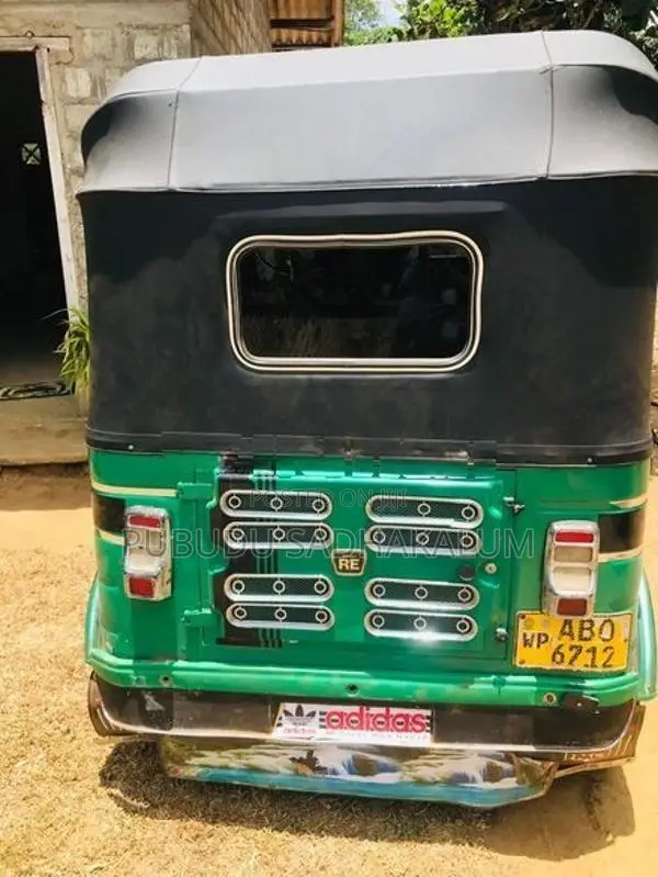 Bajaj RE 2017