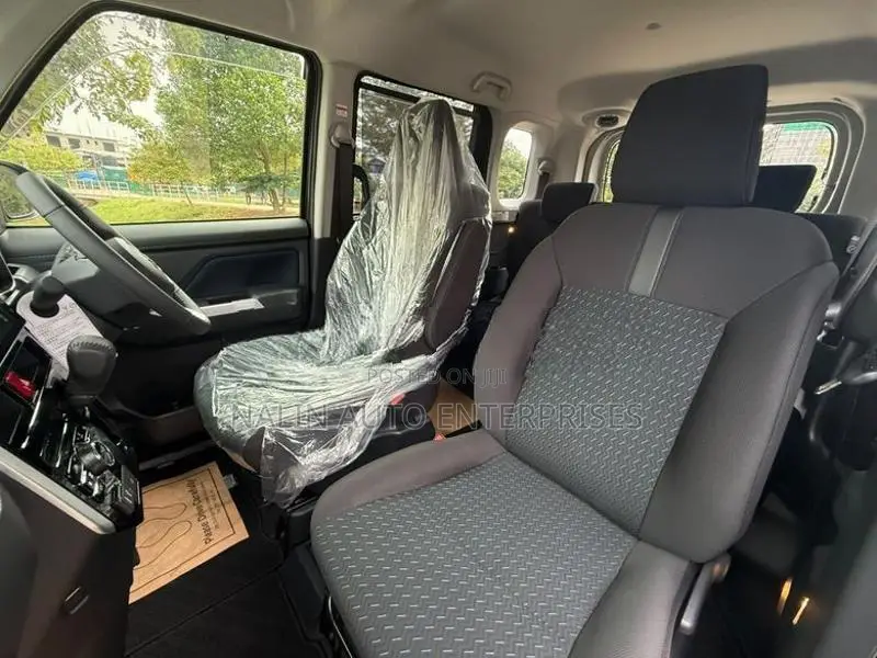 Toyota Roomy Custom G Turbo 2025