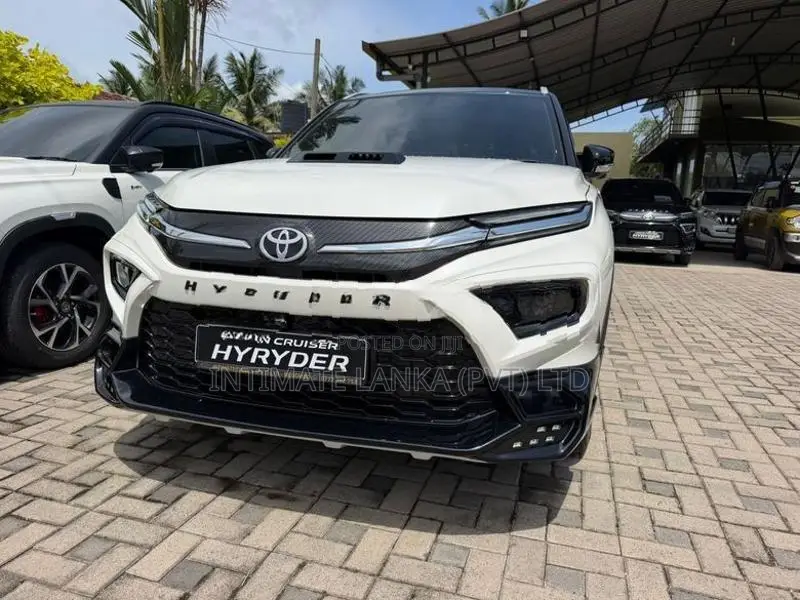 Toyota UrbanCruiser Hyryder Bullion Kit white 2026