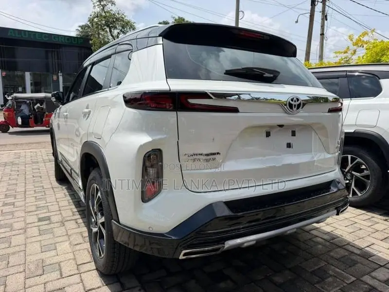 Toyota UrbanCruiser Hyryder Bullion Kit white 2026