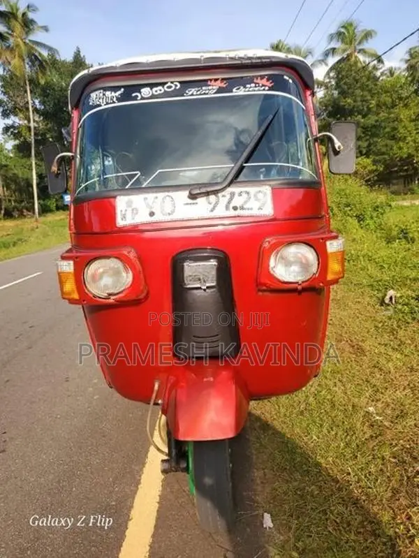 Bajaj RE YO 2011