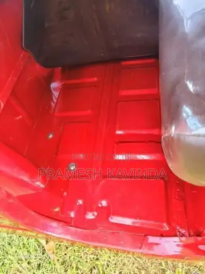 Bajaj RE YO 2011