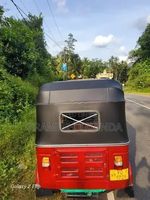 Bajaj RE YO 2011