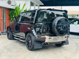 Land Rover Defender 2023