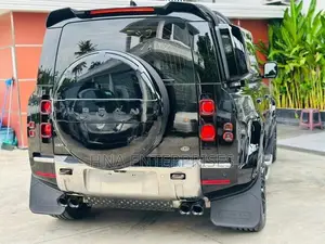 Land Rover Defender 2023
