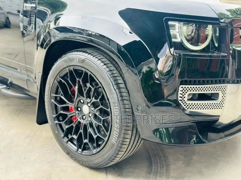 Land Rover Defender 2023