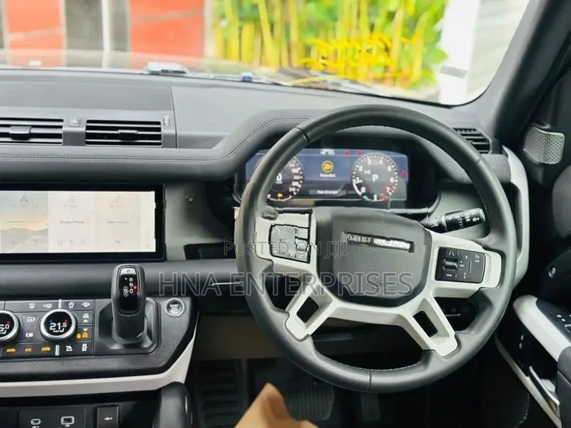 Land Rover Defender 2023
