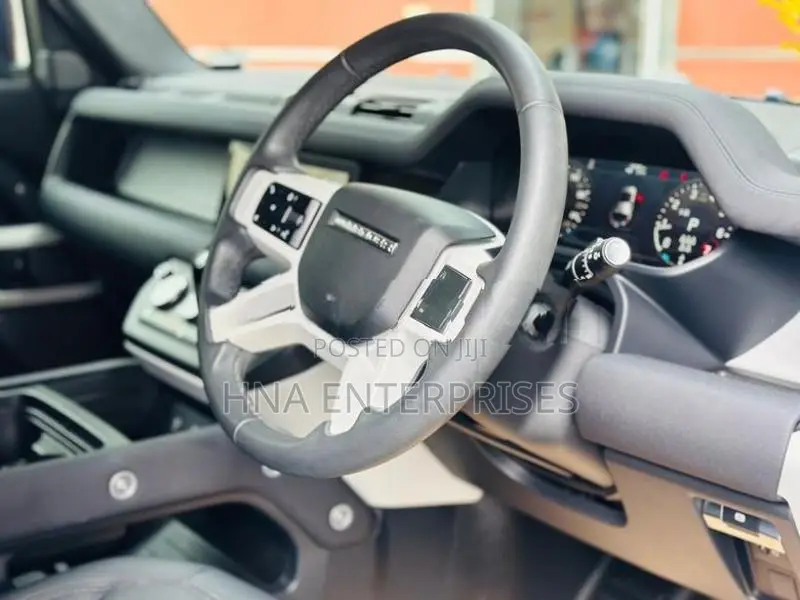 Land Rover Defender 2023
