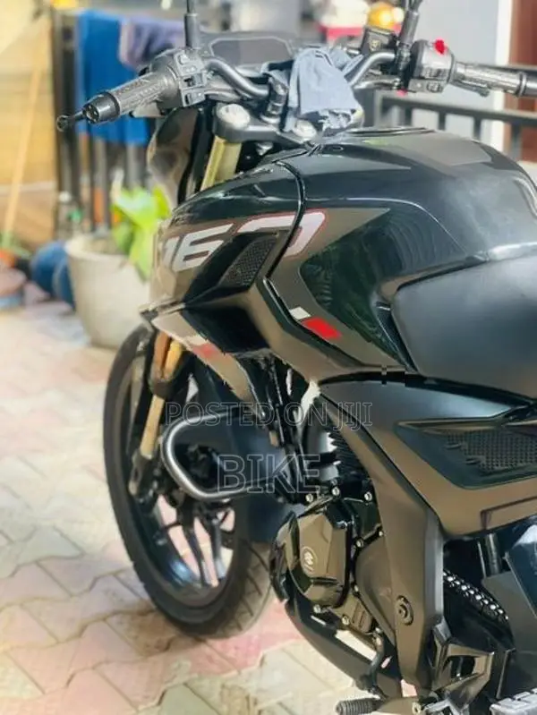 Bajaj Pulsar N160 Premium 2025