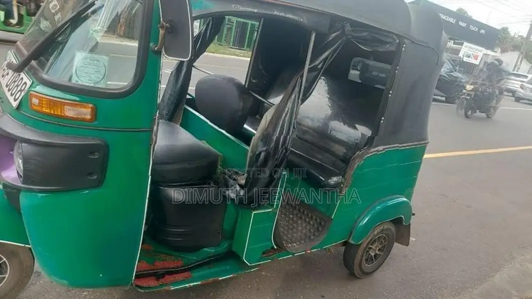 Bajaj RE 2016