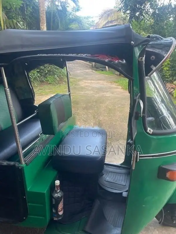 Bajaj RE 1990