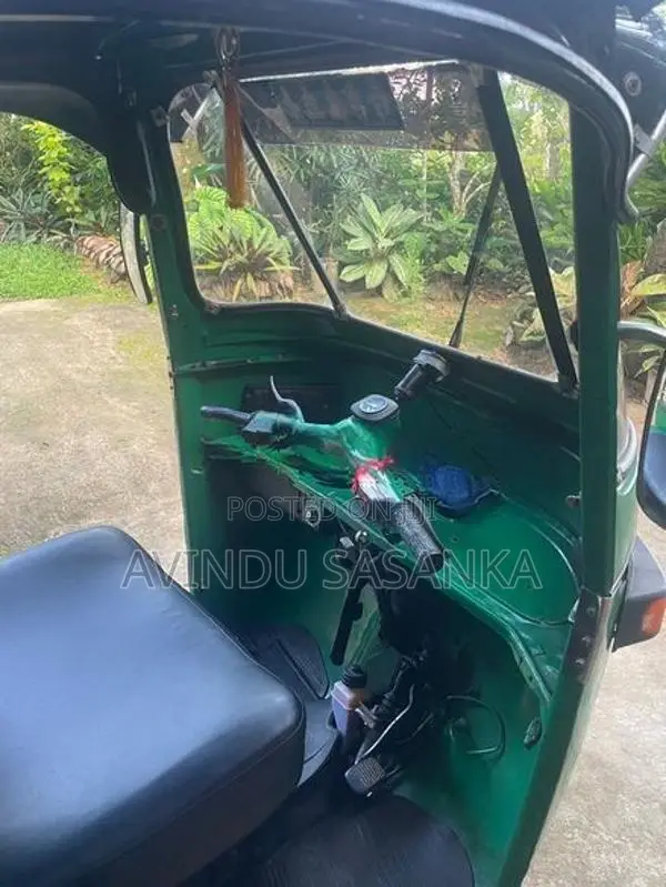 Bajaj RE 1990