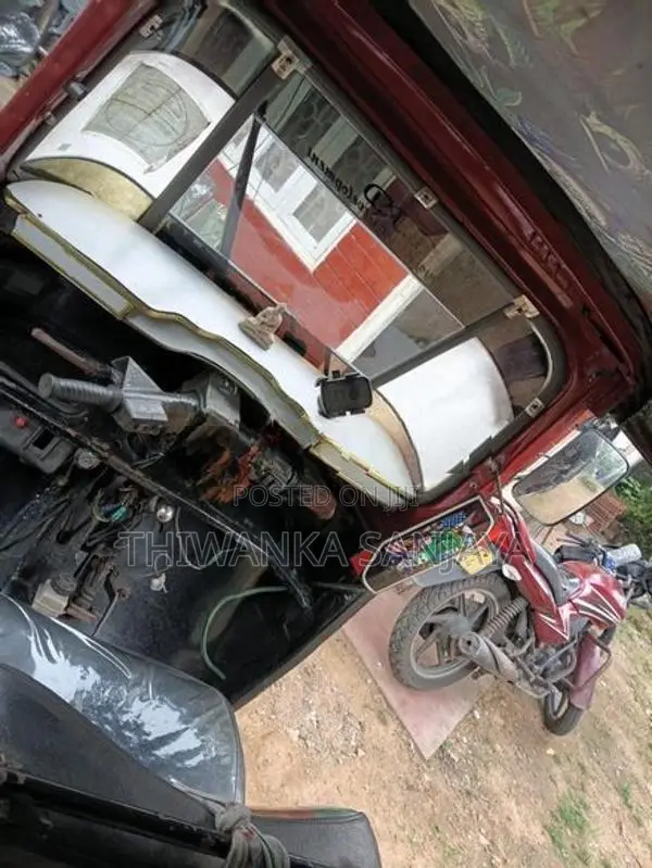 Bajaj RE 2009