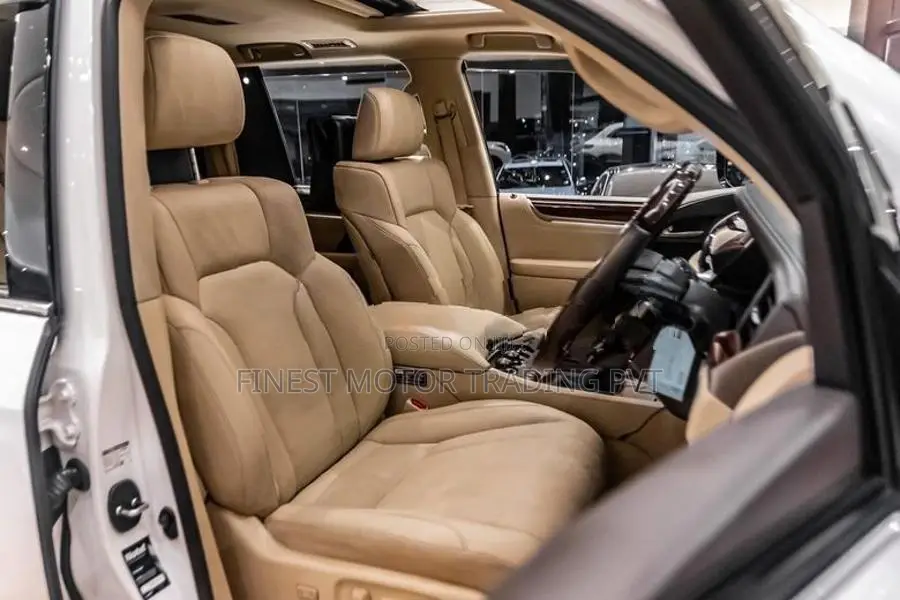 Lexus LX570 5.7L V8 Masterpiece! 2017
