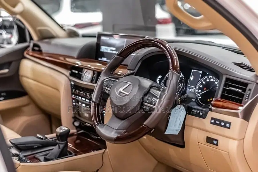 Lexus LX570 5.7L V8 Masterpiece! 2017