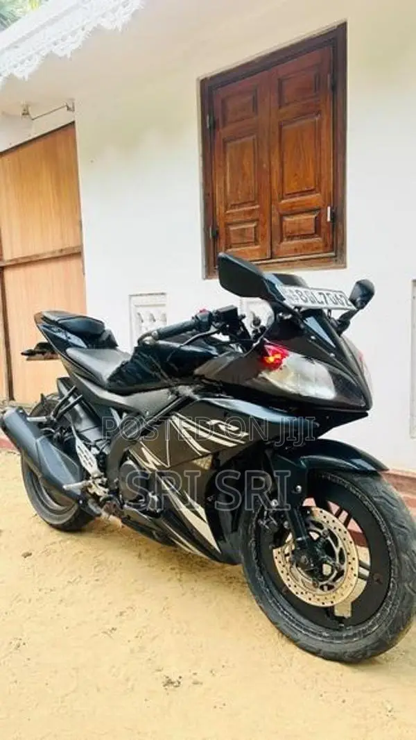 Yamaha R15 V2 2017