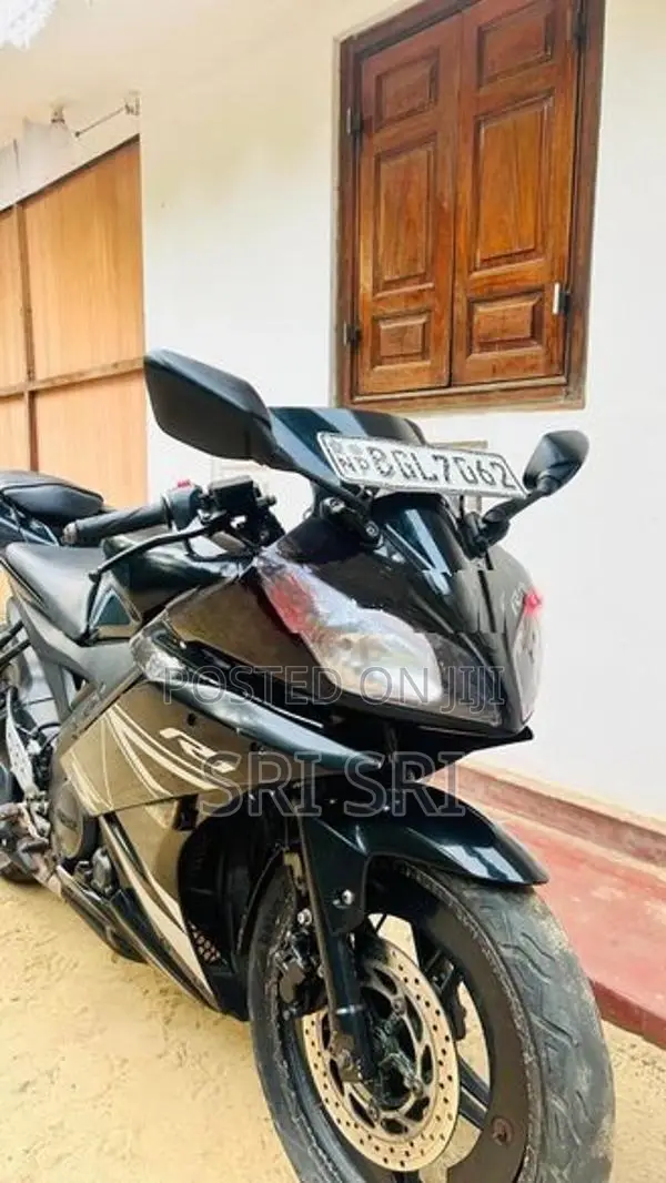 Yamaha R15 V2 2017