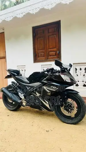 Yamaha R15 V2 2017