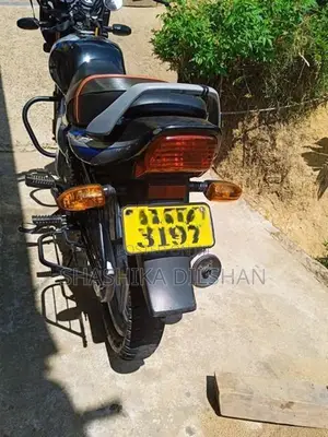 Bajaj CT100 2025