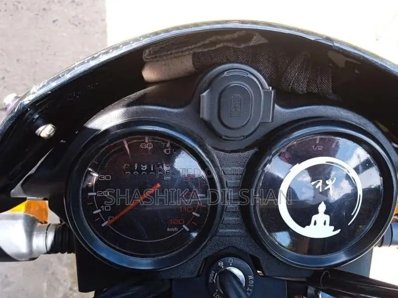 Bajaj CT100 2025