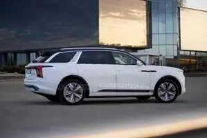 Cadillac Hongqi R Royce E Hs9 2026