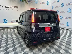 Toyota Roomy Custom G 2023