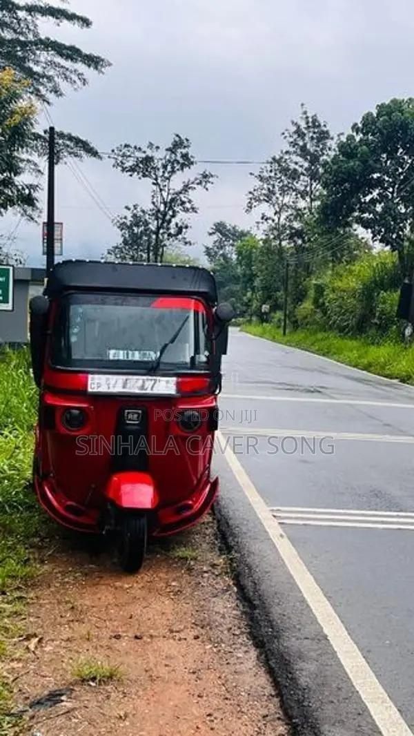 Bajaj RE 2012