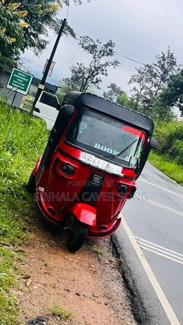 Bajaj RE 2012