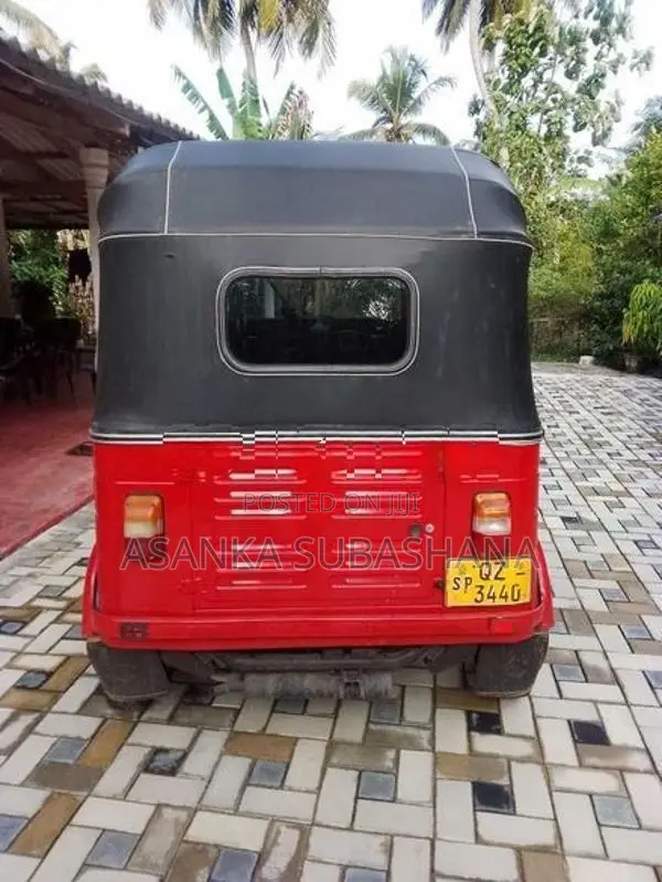 Bajaj Re 2010