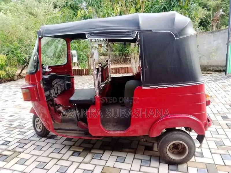 Bajaj Re 2010