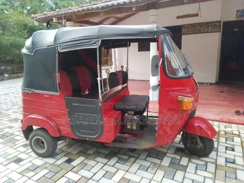 Bajaj Re 2010