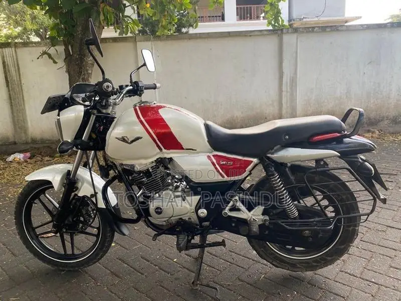 Bajaj V15 2017