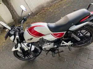 Bajaj V15 2017