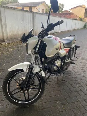 Bajaj V15 2017