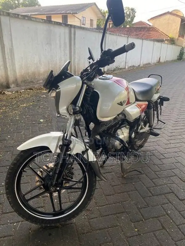 Bajaj V15 2017