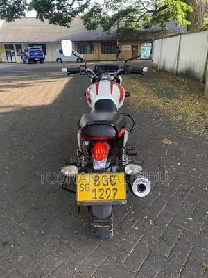 Bajaj V15 2017