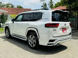 Toyota Land Cruiser Sahara 2024