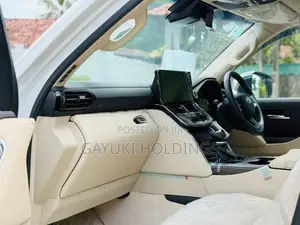 Toyota Land Cruiser Sahara 2024